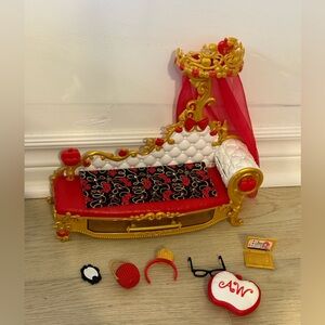 2013 EVER AFTER HIGH GETTING FAIREST PLAYSET APPLE WHITE FAINTING COUCH MATTEL